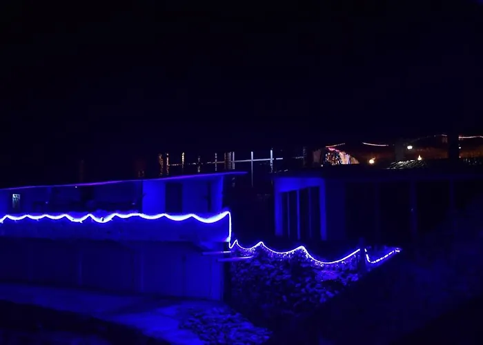Hostel Seaside Terrace For Barkadas *